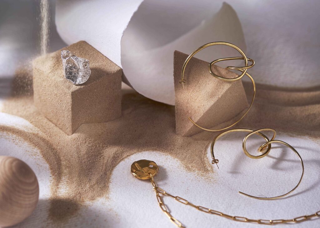 High end luxury jewellery campaign for 1883 Magazine. Still Life Jewellery Photography. Credit Charlie Goodge Photography